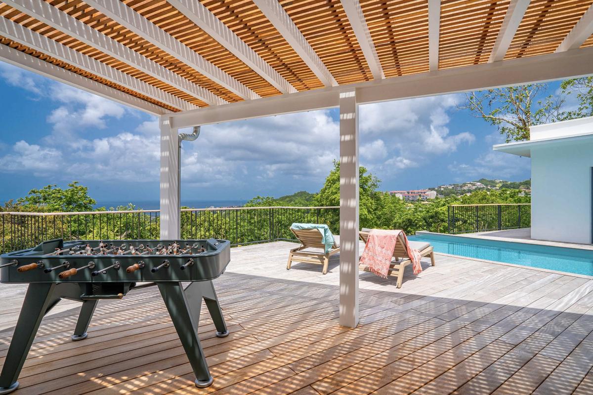 4 Location villa avec piscine centre de la Martinique Terrasse transats